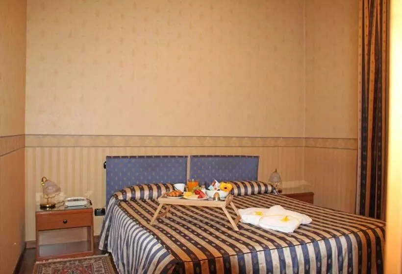 호텔 Albergo Ristorante Leon D'oro