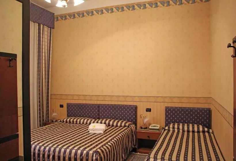 호텔 Albergo Ristorante Leon D'oro