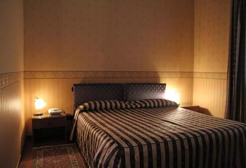 호텔 Albergo Ristorante Leon D'oro