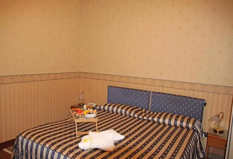 호텔 Albergo Ristorante Leon D'oro