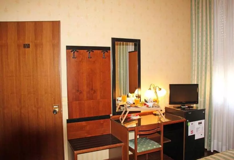 호텔 Albergo Ristorante Leon D'oro