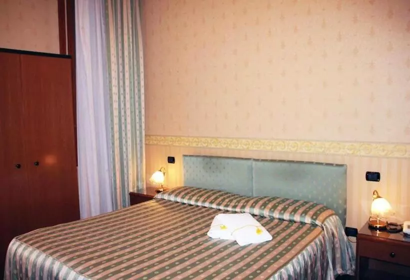 호텔 Albergo Ristorante Leon D'oro