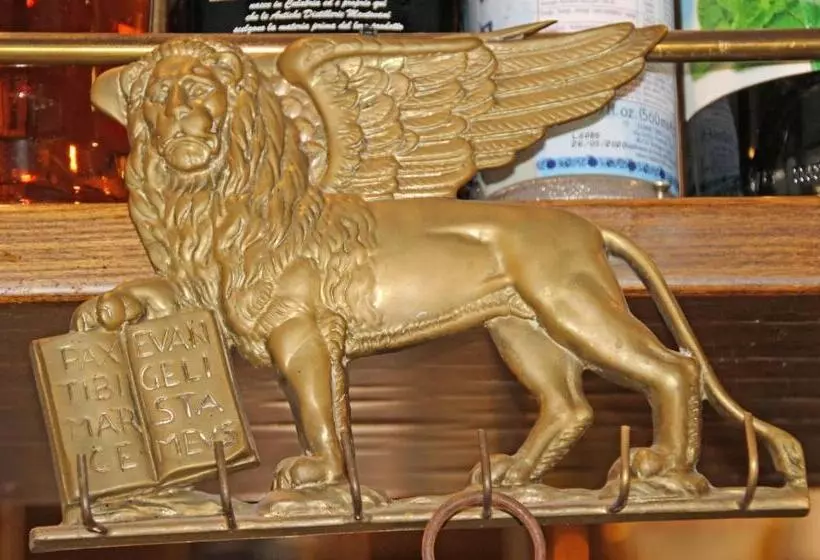 호텔 Albergo Ristorante Leon D'oro