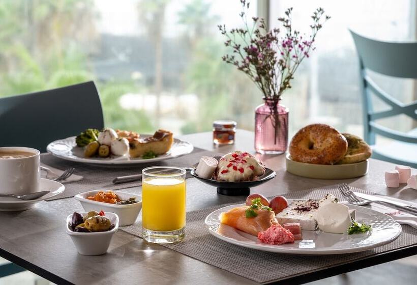 ホテル Leonardo Gordon Beach