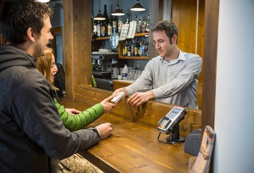 Отель Restaurant Les Brases