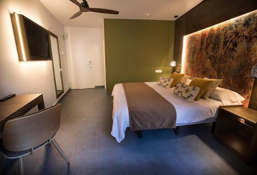 Отель Restaurant Les Brases