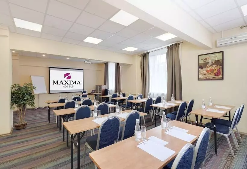 هتل Maxima Zarya