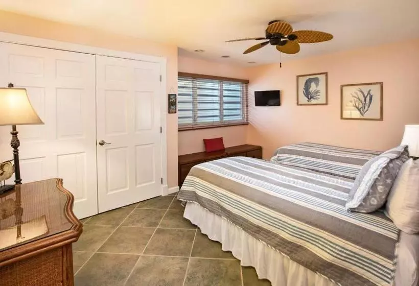 Secret Harbour Beach Resort