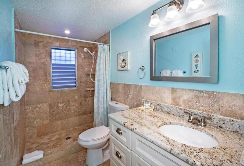 Secret Harbour Beach Resort