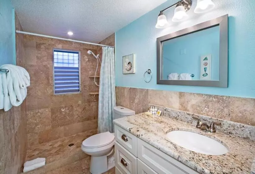 Secret Harbour Beach Resort