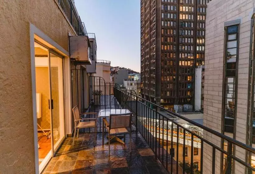 בית מלון כפרי Cape Diamond Boutique