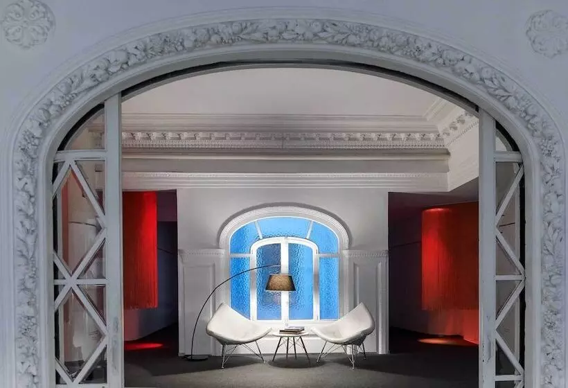 Отель Chic & Basic Born Boutique