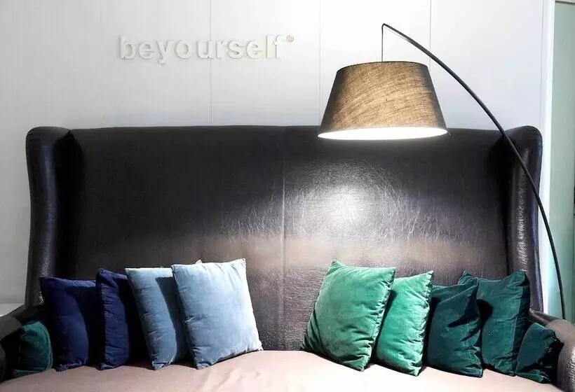 Отель Chic & Basic Born Boutique