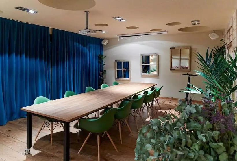 Отель Chic & Basic Born Boutique