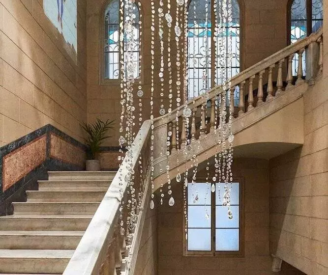 Отель Chic & Basic Born Boutique