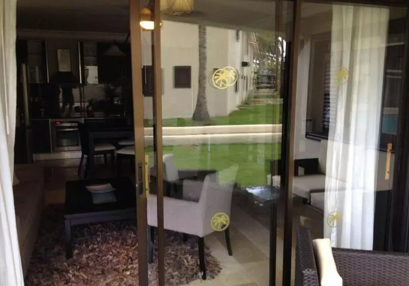 בית מלון כפרי Lifestyle Crown Residence Suites