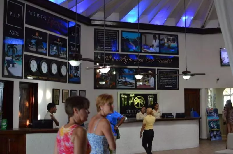 בית מלון כפרי Lifestyle Crown Residence Suites