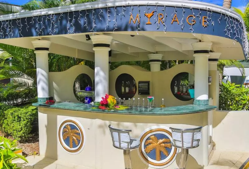 בית מלון כפרי Lifestyle Crown Residence Suites