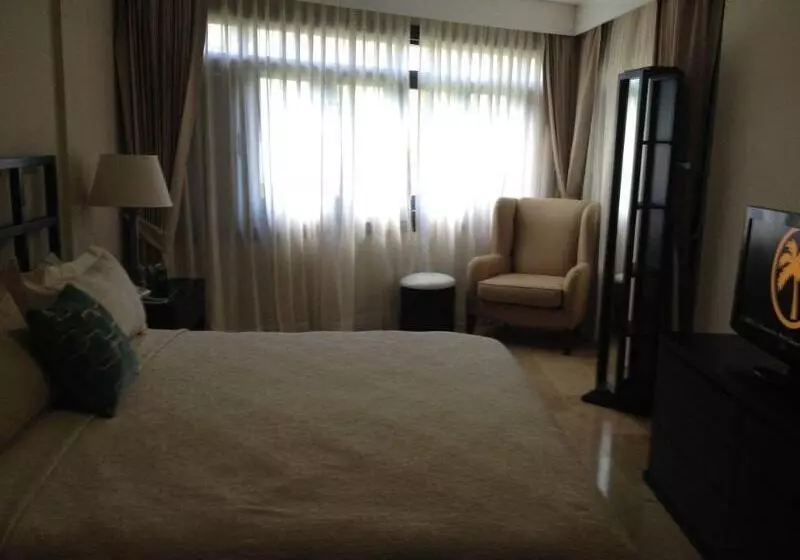 בית מלון כפרי Lifestyle Crown Residence Suites