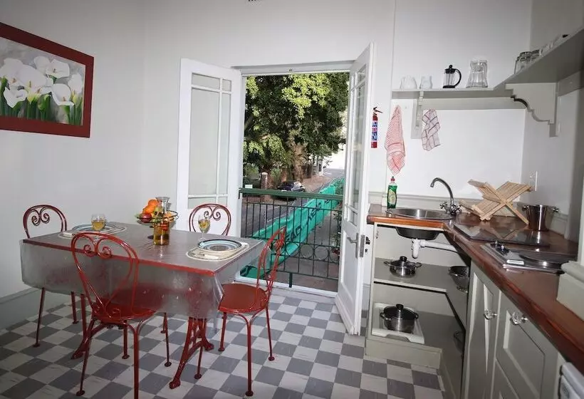 هتل Mountain Manor Guest House & Executive Suites