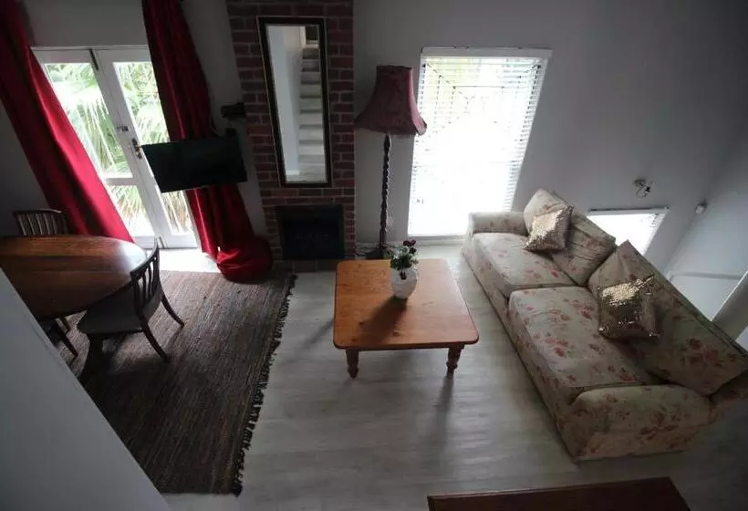 هتل Mountain Manor Guest House & Executive Suites