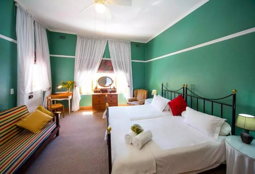 هتل Mountain Manor Guest House & Executive Suites