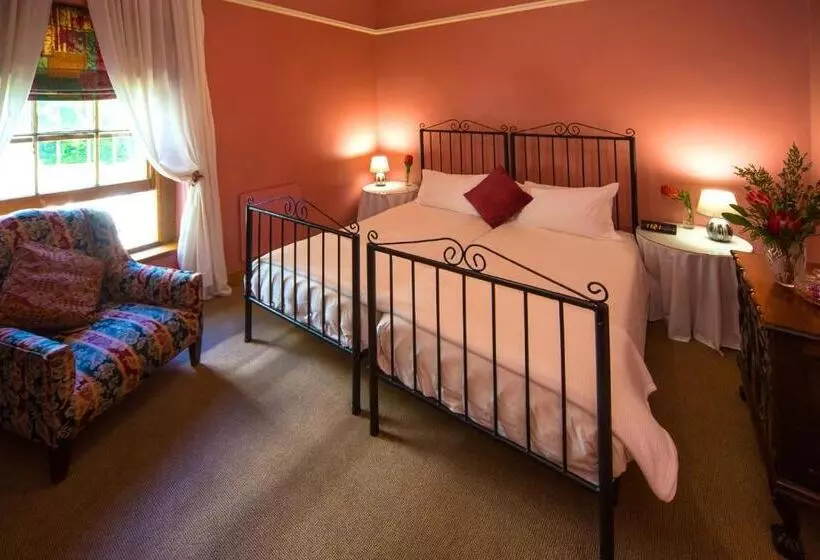 هتل Mountain Manor Guest House & Executive Suites