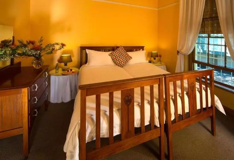 هتل Mountain Manor Guest House & Executive Suites