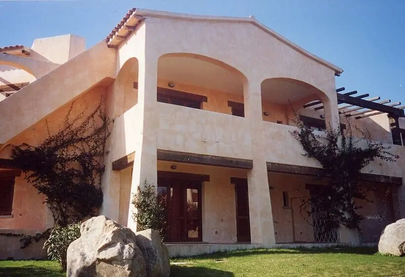 هتل Residence Le Corti Di Marinella