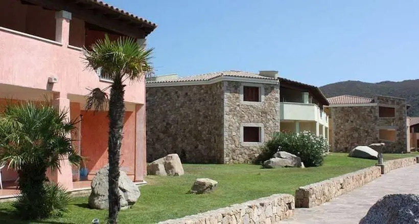 هتل Residence Le Corti Di Marinella