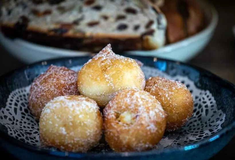 Отель Santateresa