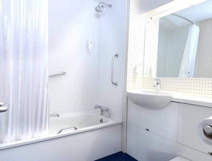 ホテル Travelodge Waterford