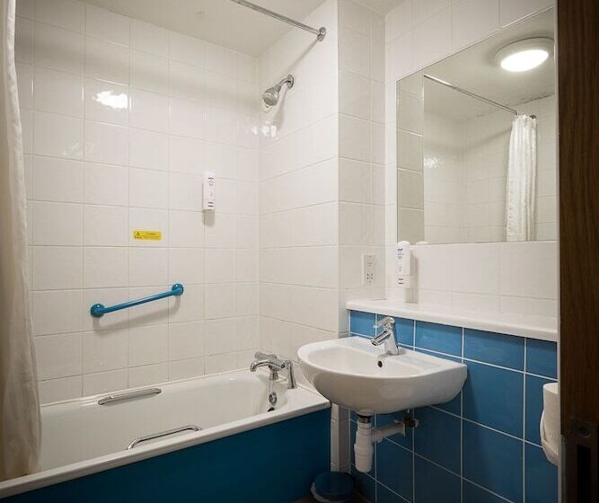 ホテル Travelodge Waterford