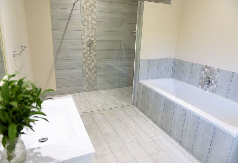 Whalesong Hotel & Spa