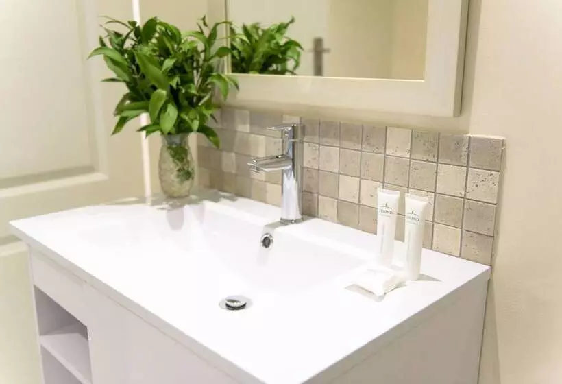 Whalesong Hotel & Spa