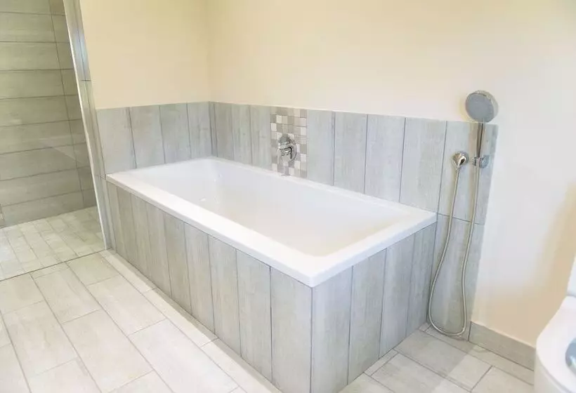 Whalesong Hotel & Spa