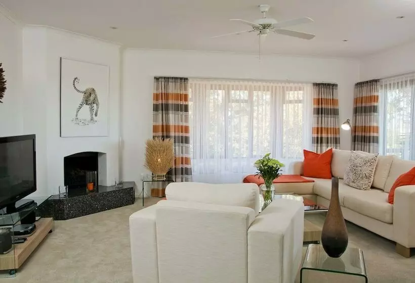 ホテル At Winkfield House