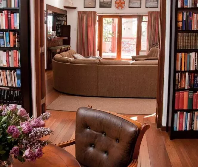 ホテル At Winkfield House