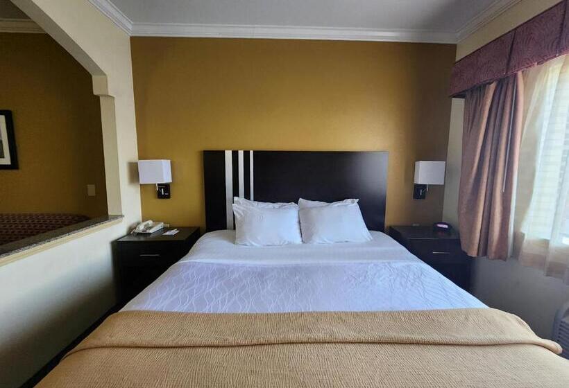 هتل Days Inn & Suites By Wyndham Sam Houston Tollway