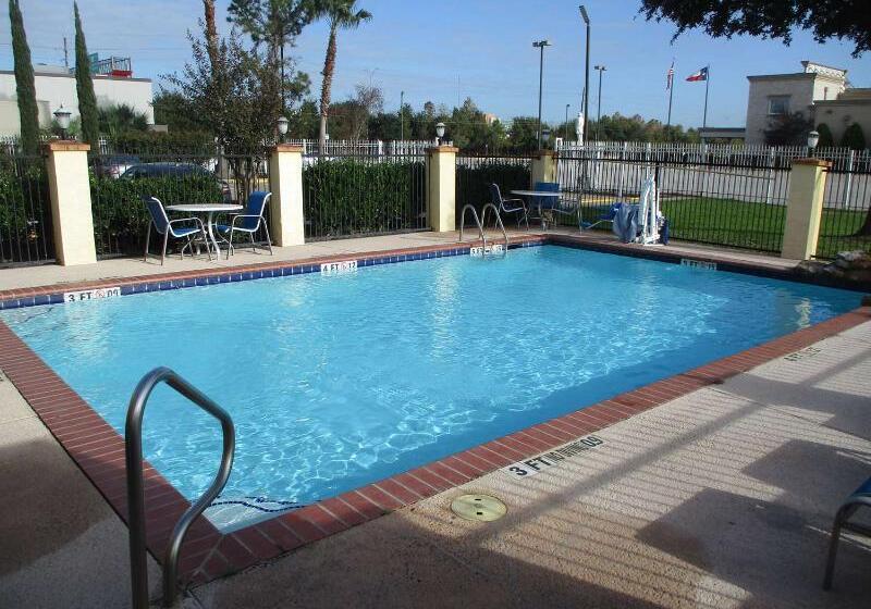 هتل Days Inn & Suites By Wyndham Sam Houston Tollway