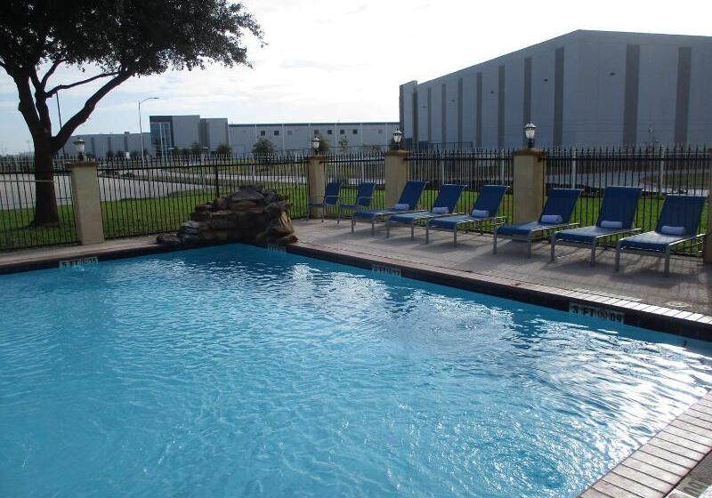 هتل Days Inn & Suites By Wyndham Sam Houston Tollway
