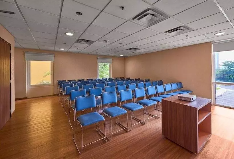 هتل City Express By Marriott Tuxtla Gutiérrez