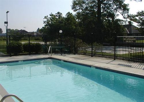 فندق Comfort Suites University