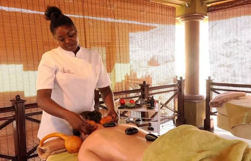 هتل Epacha Game Lodge & Spa