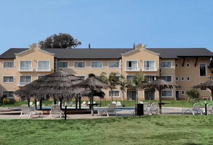 Otel Howard Johnson Pilar Resort Spa & Convention Center