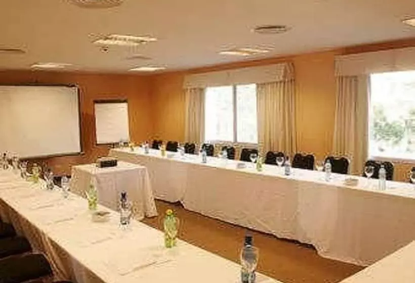 Otel Howard Johnson Pilar Resort Spa & Convention Center