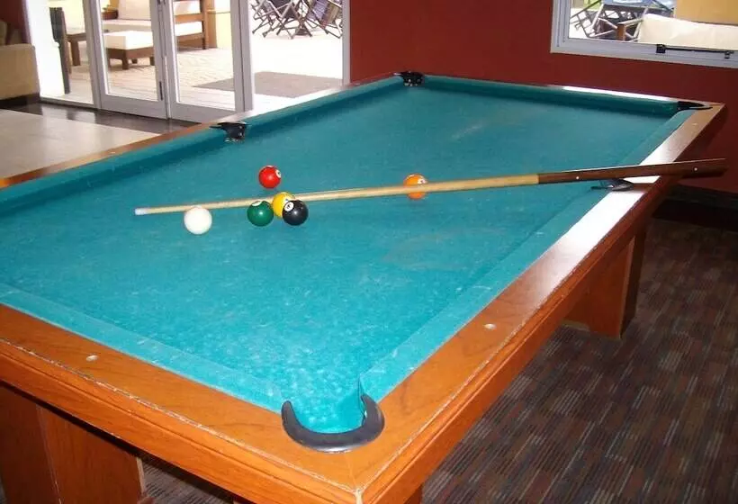 Otel Howard Johnson Pilar Resort Spa & Convention Center