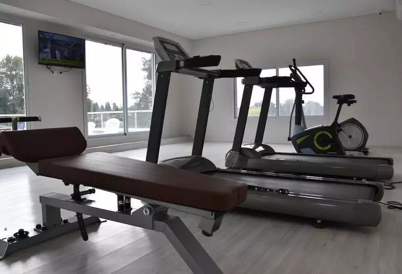 Otel Howard Johnson Pilar Resort Spa & Convention Center