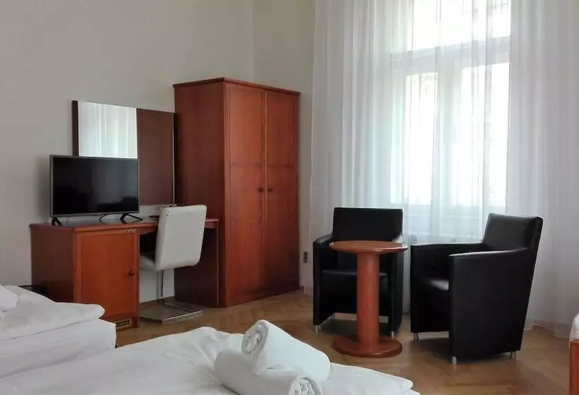 هتل Pension Jana Domov Mládeže