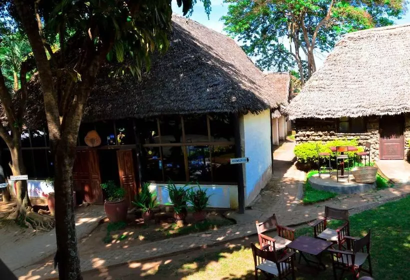 Отель L Oasis Lodge & Restaurant